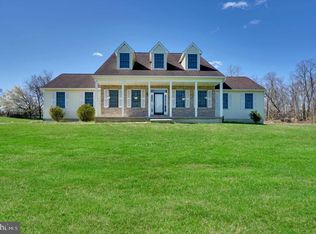 111 Racehorse Ln, Columbus, NJ 08022