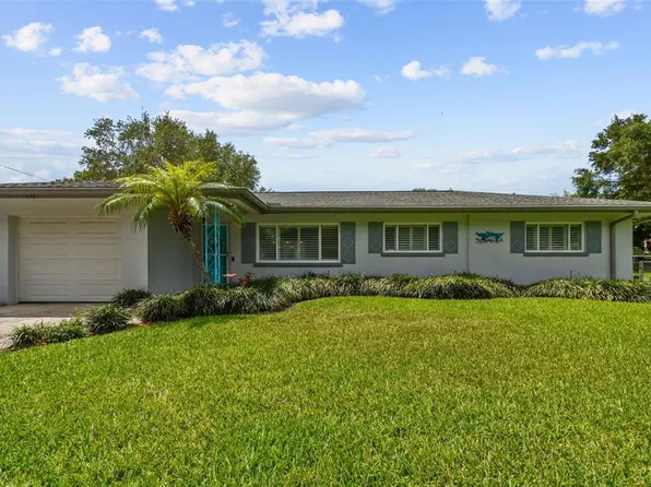 576 Oakwood Dr, Largo, FL 33771