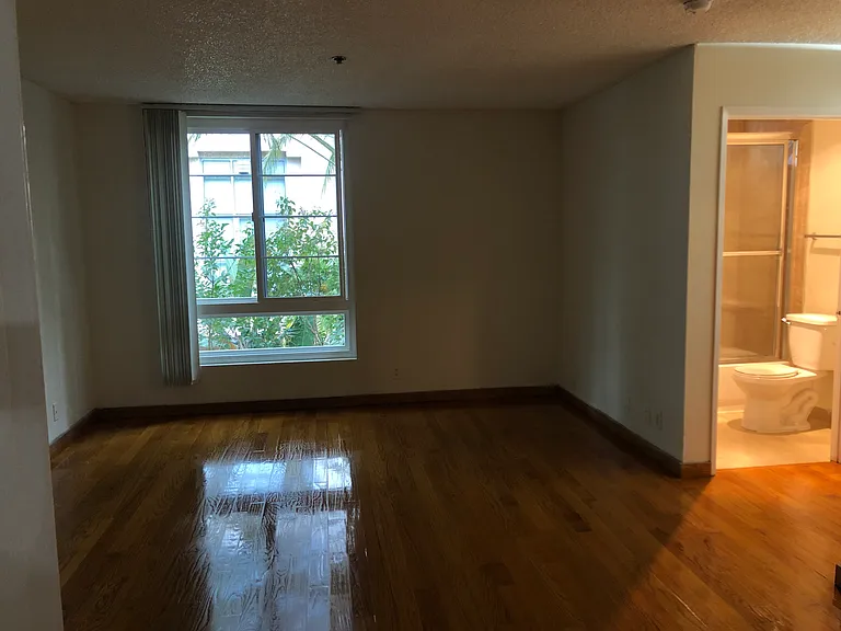 Wilshire Villa — Photo 31