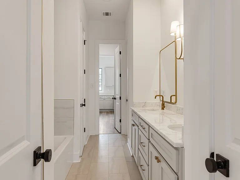 805 Broyles St #101 — Photo 9
