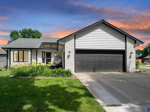 3624 S Matthew Dr, Sioux Falls, SD 57103