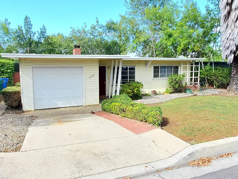 2537 Greta Pl — Photo 2
