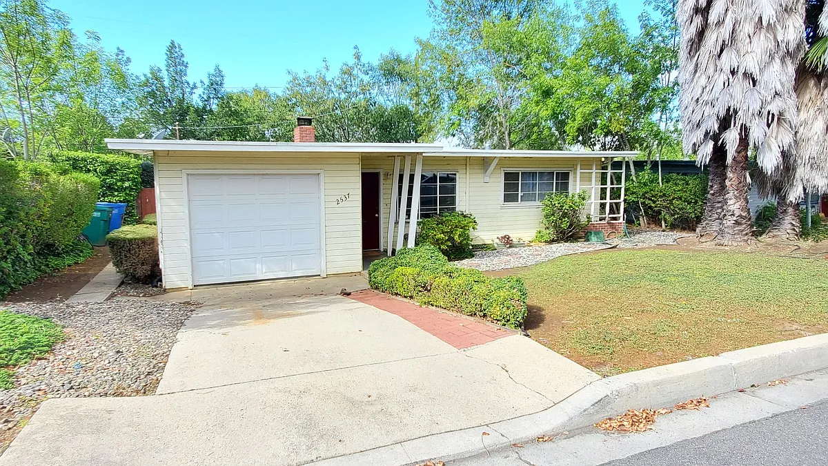 Building Photo - 2537 Greta Pl