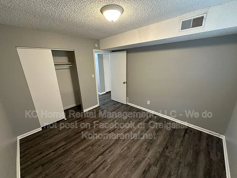 9215 E 54th St — Photo 14
