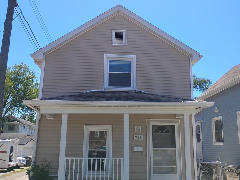 1st image of 912 Elm St