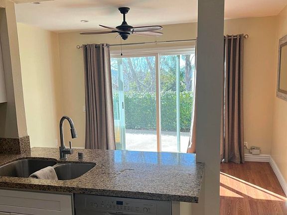 5th image of 883 Woodlawn Dr