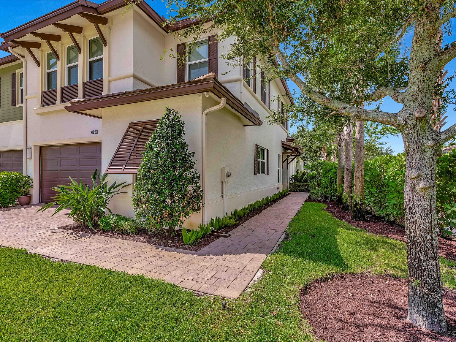 4 bed, 3.5 bath, 2558 sqft, $6,400 — Photo 4