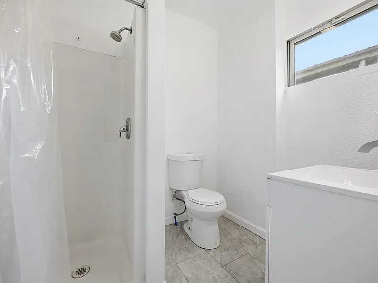 2822 Salisbury St — Photo 17