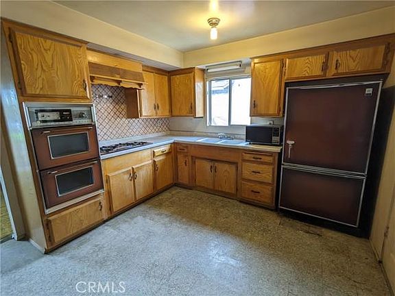 3rd image of 4934 N Mangrove Ave
