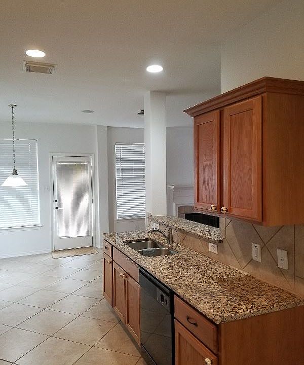 1st image of 430 Summer Dr