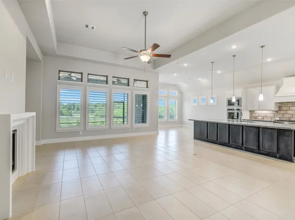 10106 Lehman Dr, Willis, TX 77318