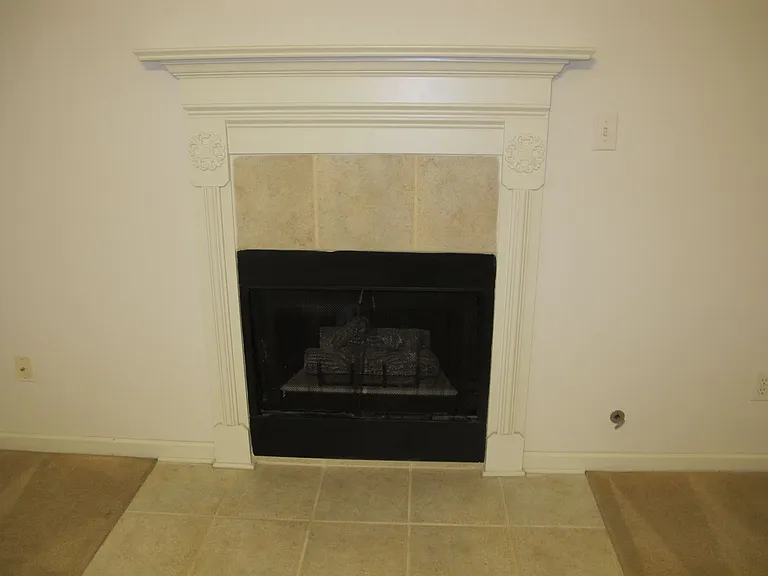 600 Surrey Ln — Photo 10