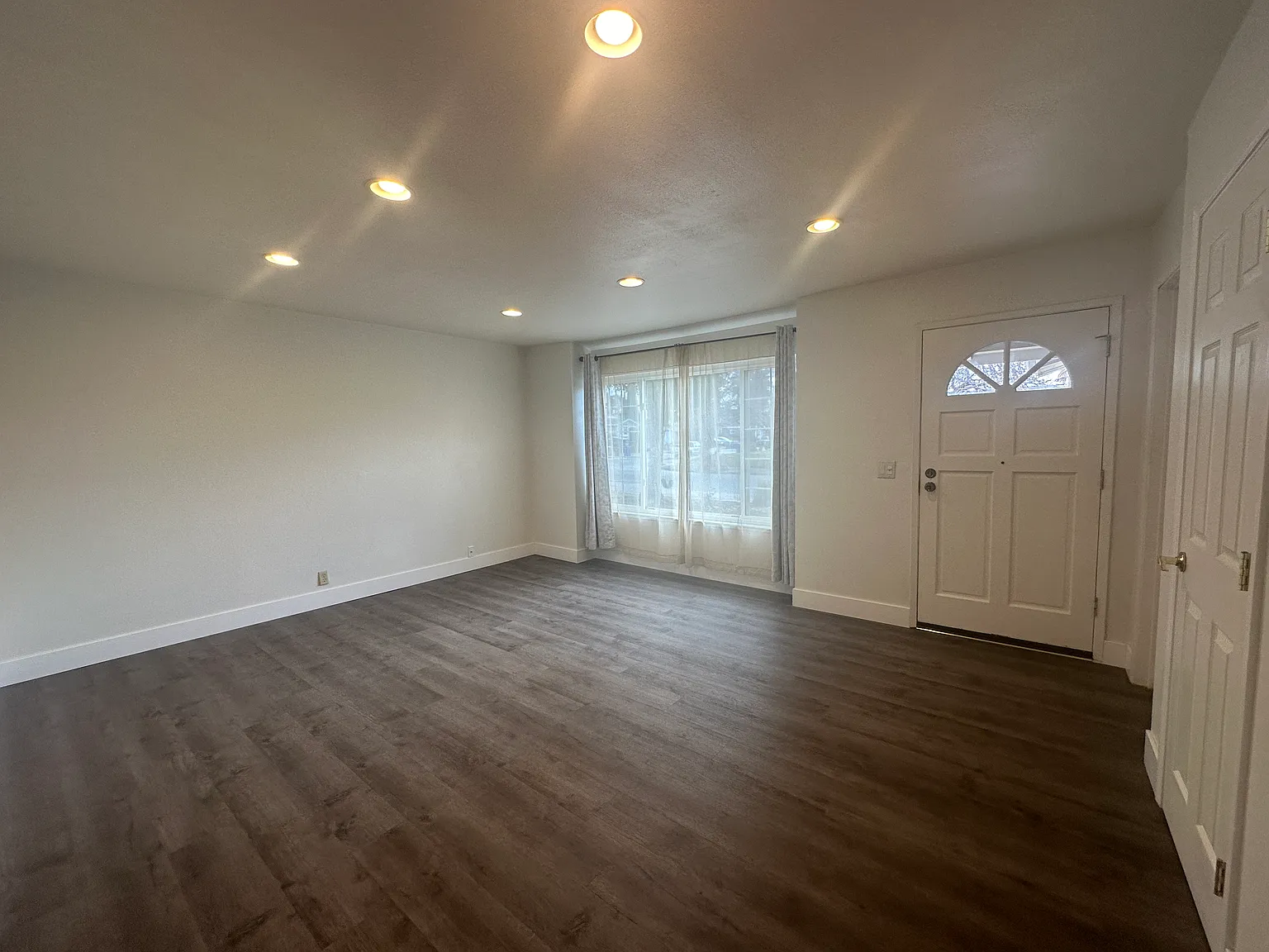 3 bed, 1287 sqft, $4,150 — Photo 4