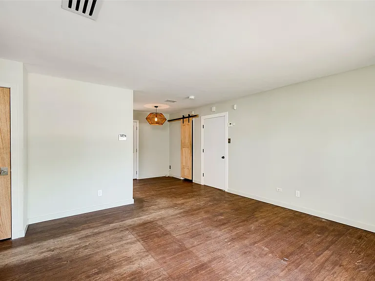 1707 Overhill Dr — Photo 4