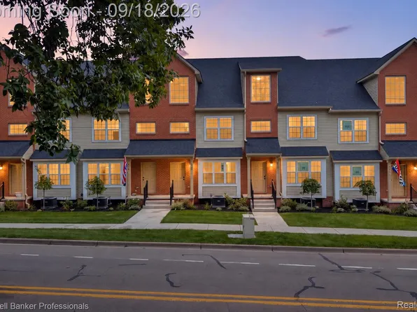 512 Village Ln, Milford, MI 48381