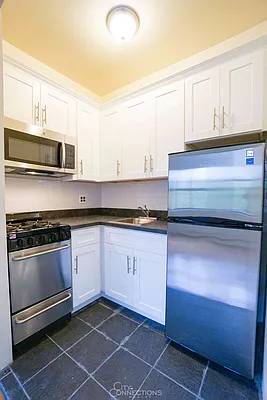 Rented by City Connections Realty | media 3