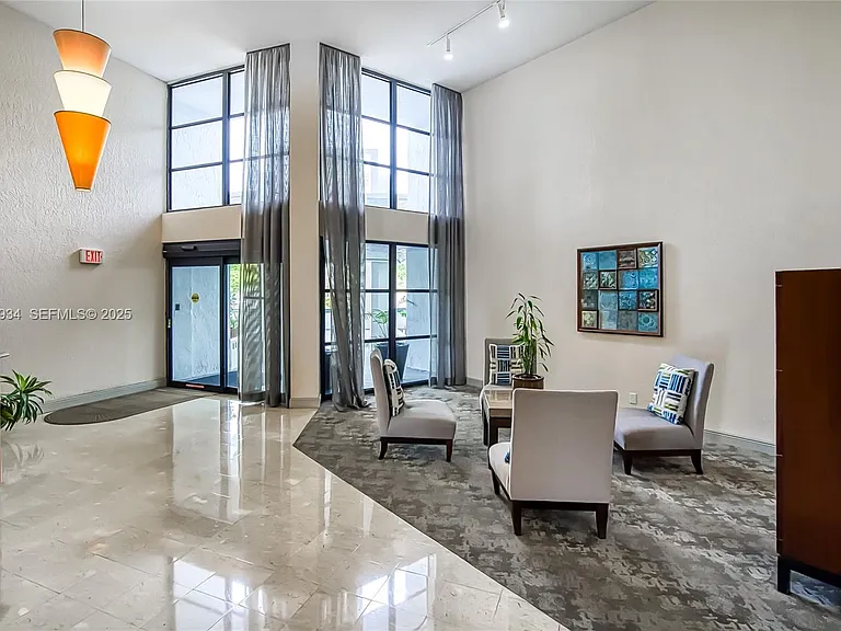 400 Leslie Dr #305 — Photo 38