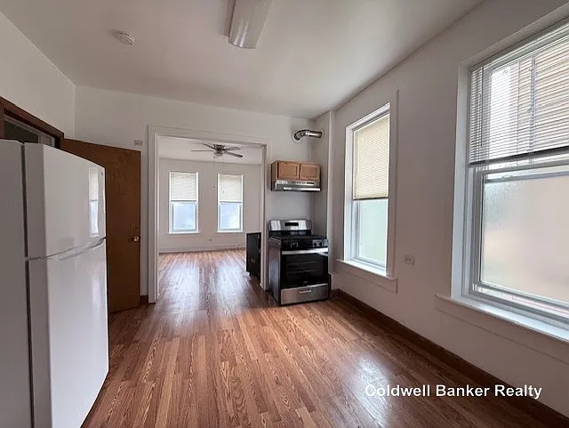 2654 W Thomas St #1R — Photo 4