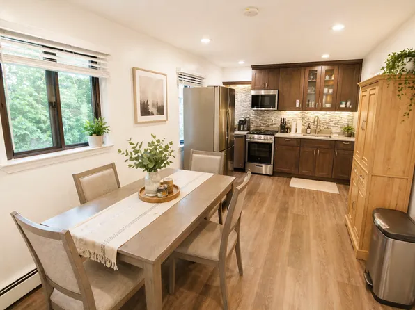 596 Carle Rd #2, Westbury, NY 11590