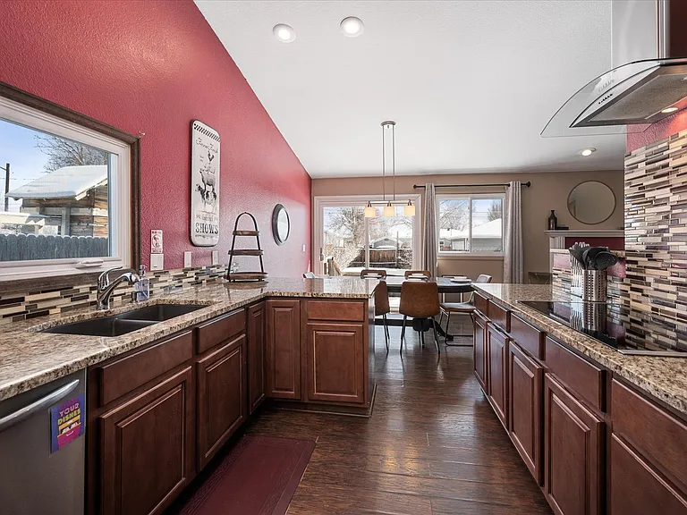 580 Vrain St — Photo 3