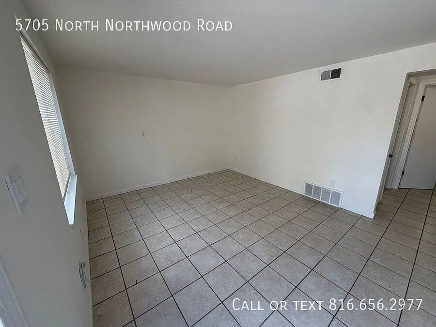 Freshly Updated 2BR/1BA Apartment in Northland KC Available Now! — Photo 2