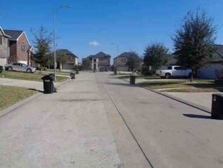 Exterior Neighborhood (street photo)