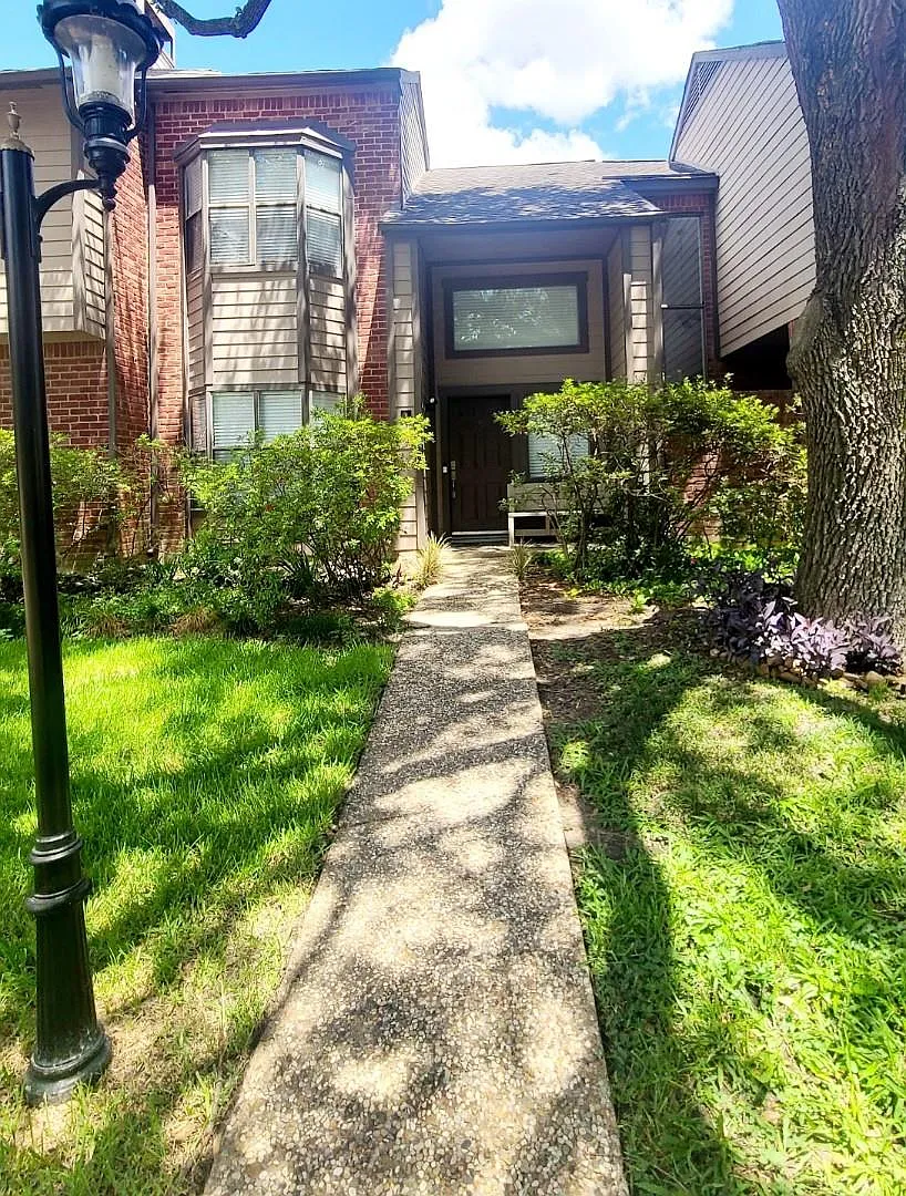 2 bed, 1.5 bath, $1,850 — Photo 1
