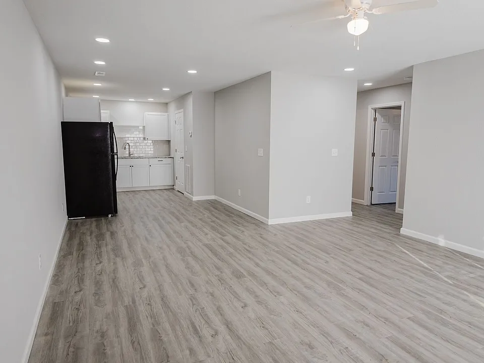 202 Hudson Dr