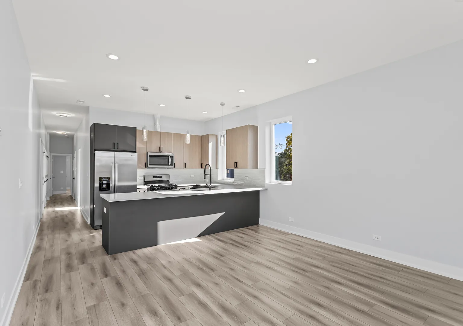 2 bed, 1300 sqft, $2,500 — Photo 2