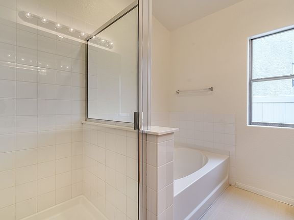 4th image of 629 Claxton Ave