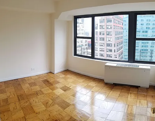 Rented by Manhattan Apartment Organization | media 35