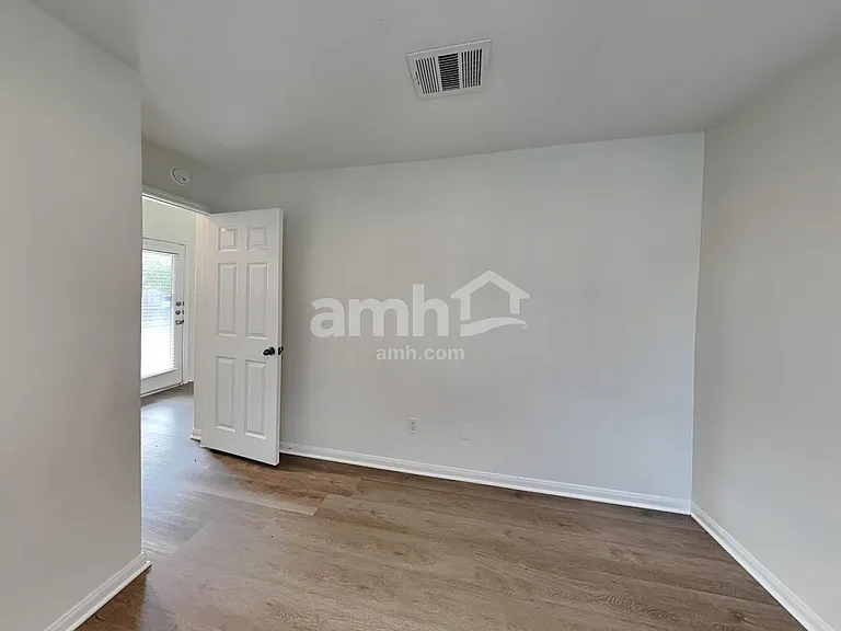1701 Amberwood Loop — Photo 13