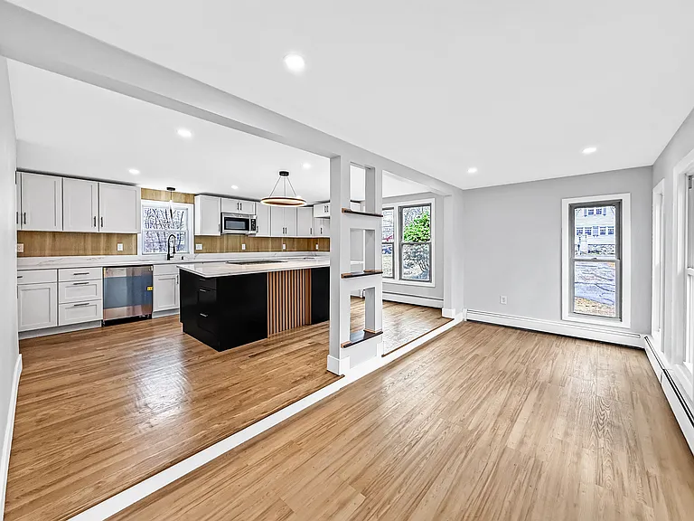 21 Burlington Rd — Photo 4