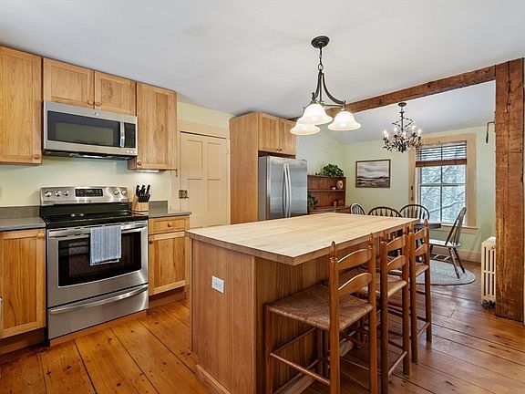 5th image of 19 Hubbardston Rd