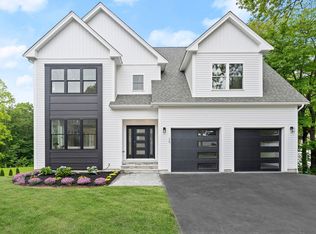 29 Overlook Ave, Burlington, MA 01803