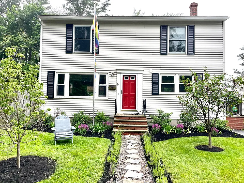 39 Brookside Ave