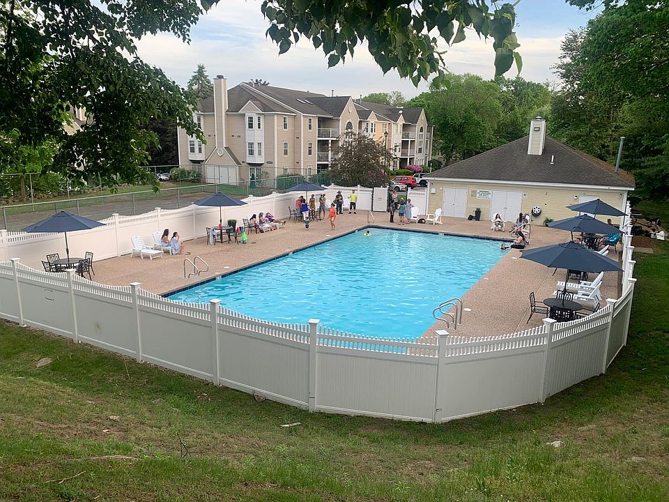 Community pool 
Club house - available for rent