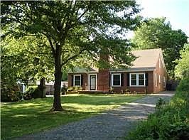 1st image of 904 Hillcrest Ave