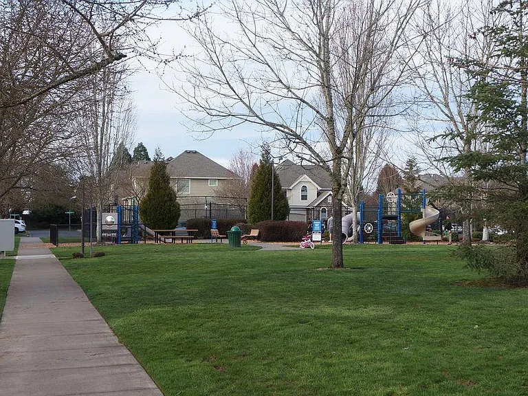 6435 NE Whitewood Dr — Photo 23