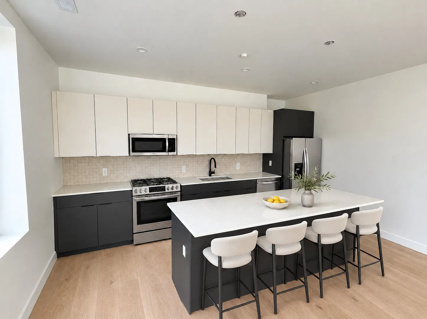 3 bed, 1312 sqft, $3,895 — Photo 3