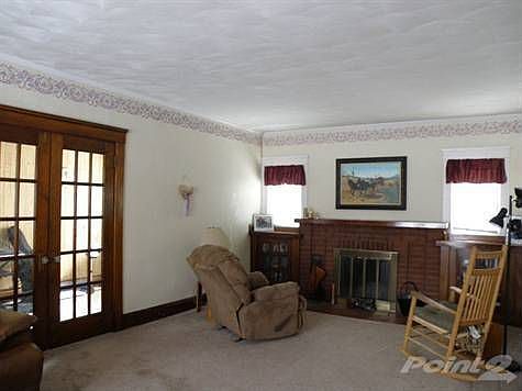 248 East Main St Living Room