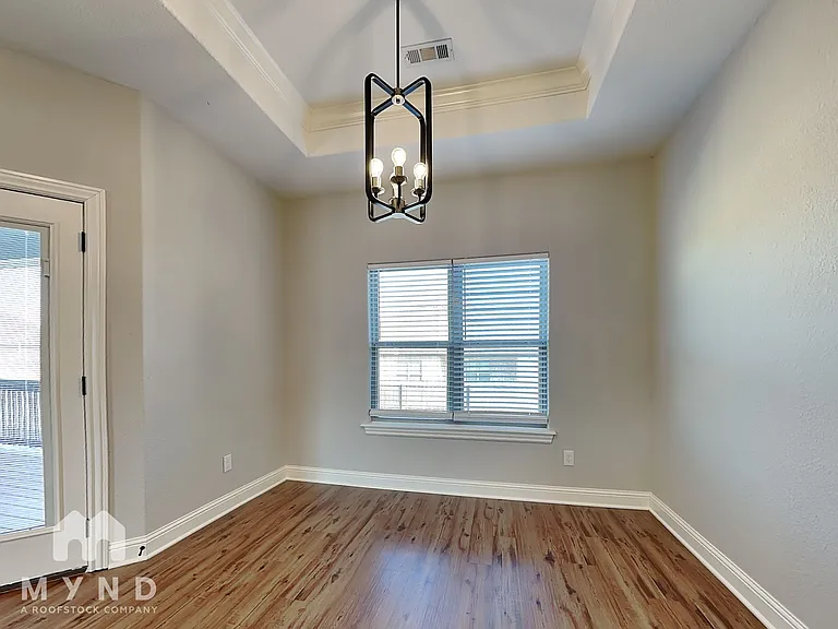 550 Captain Hopkins St — Photo 6