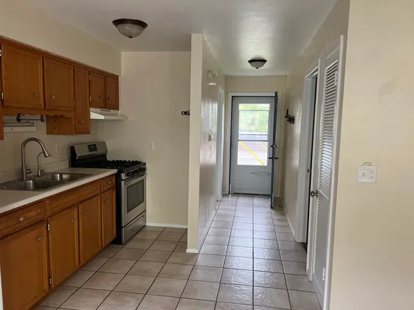 927 Halsted Rd #1, Rockford, IL 61103