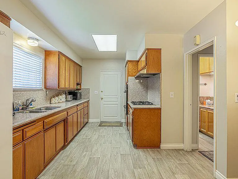 3 bed, 1316 sqft, $2,900 — Photo 3