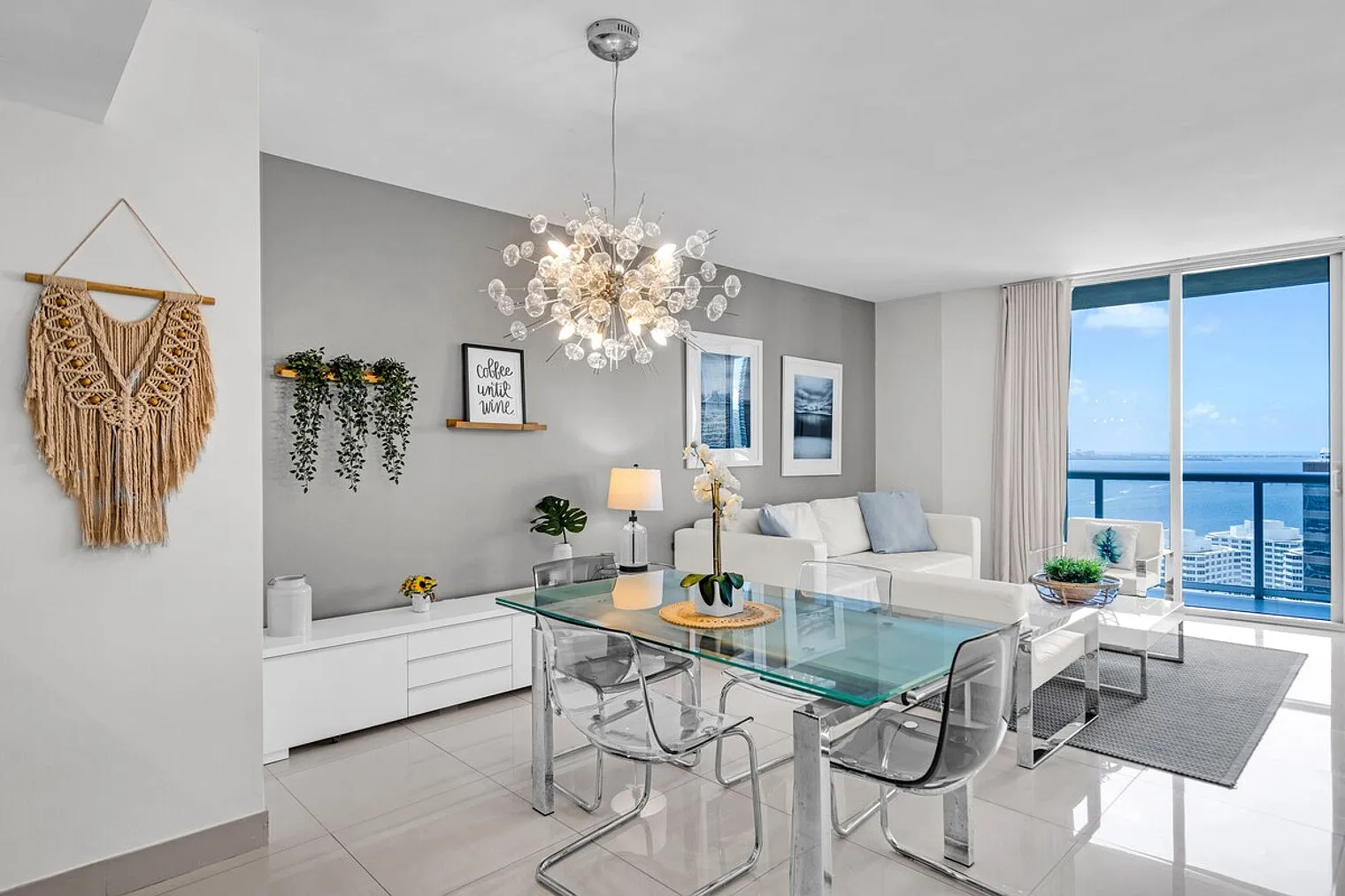 2 bed, 1.0 bath, 1001 sqft, $5,471 — Photo 4