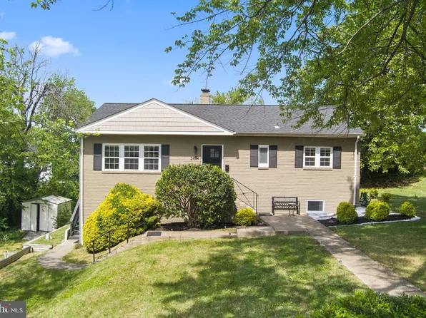 2814 James Dr, Alexandria, VA 22303
