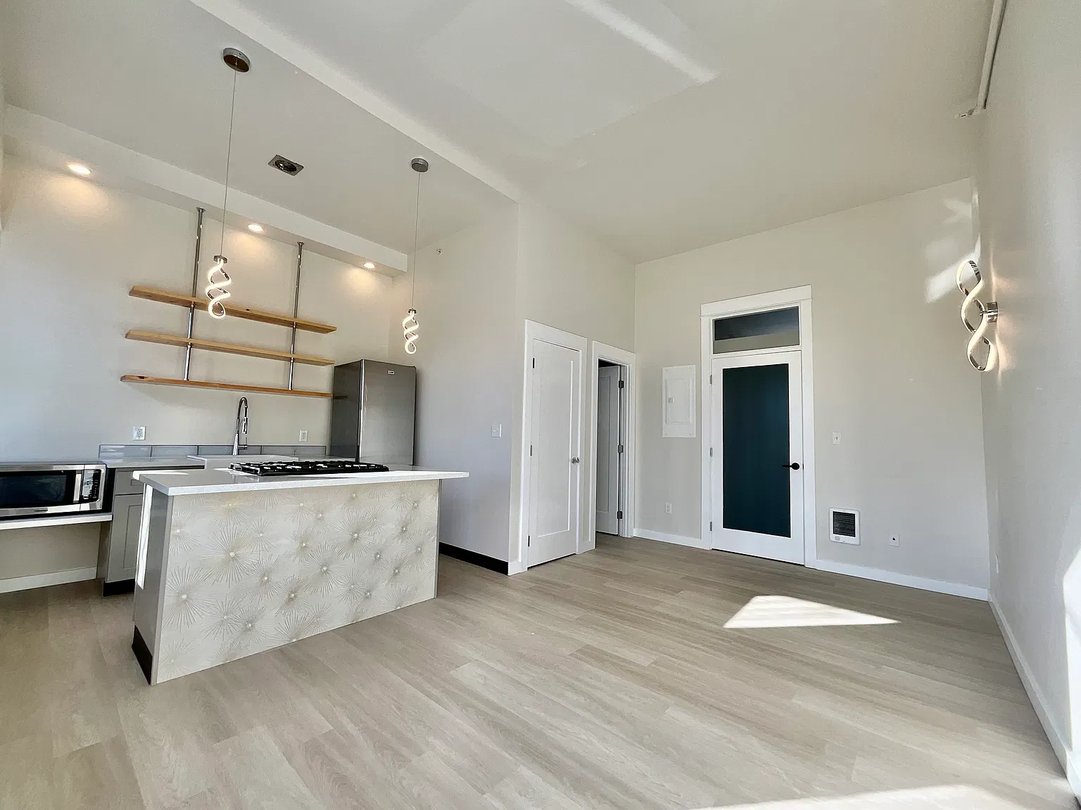 8928 N Lombard St — Photo 3