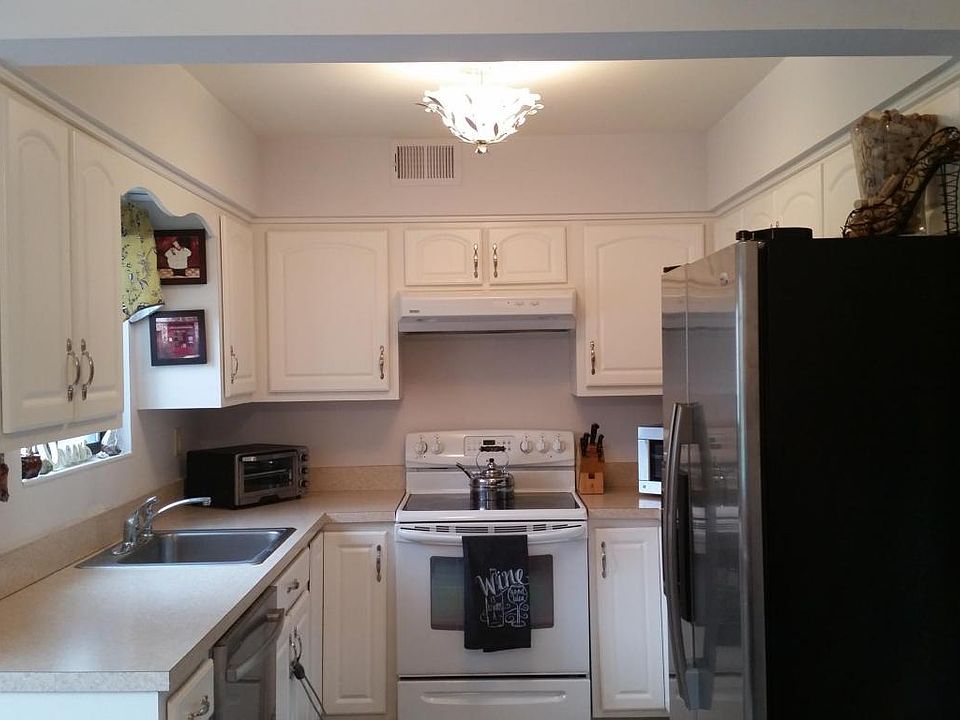 1st image of 545 Clubhouse Dr