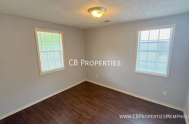 1734 Wildrose St — Photo 4