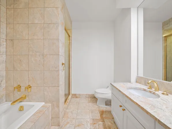 200 Riverside Boulevard image 12 of 29